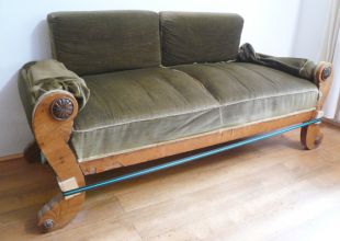 Sofa Biedermeier vor der Restaurierung