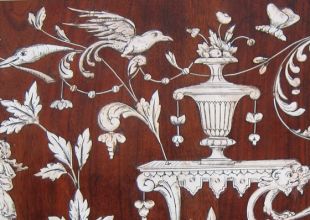 Detail der Elfenbeinkommode