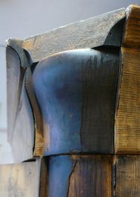 Verbranntes Holz, Detail oberer Abschluss
