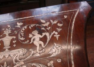 Detail der Elfenbeinkommode